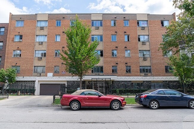 Building Photo - 5841 N Winthrop Ave