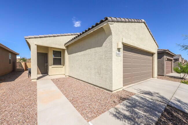 Building Photo - 4882 E Greenway Wash Dr
