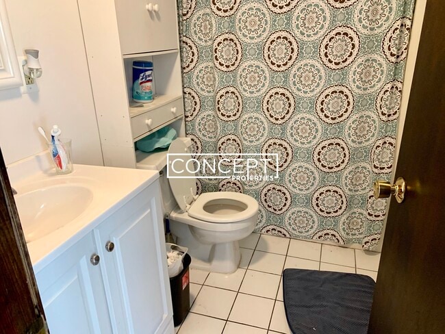 Building Photo - 8 Shepard St