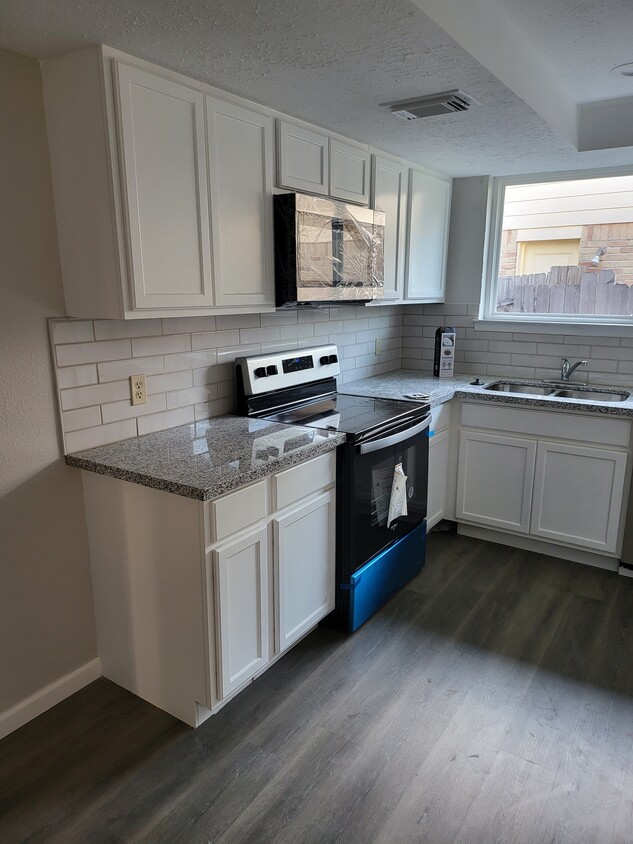 Primary Photo - 2315 Green Knoll Dr