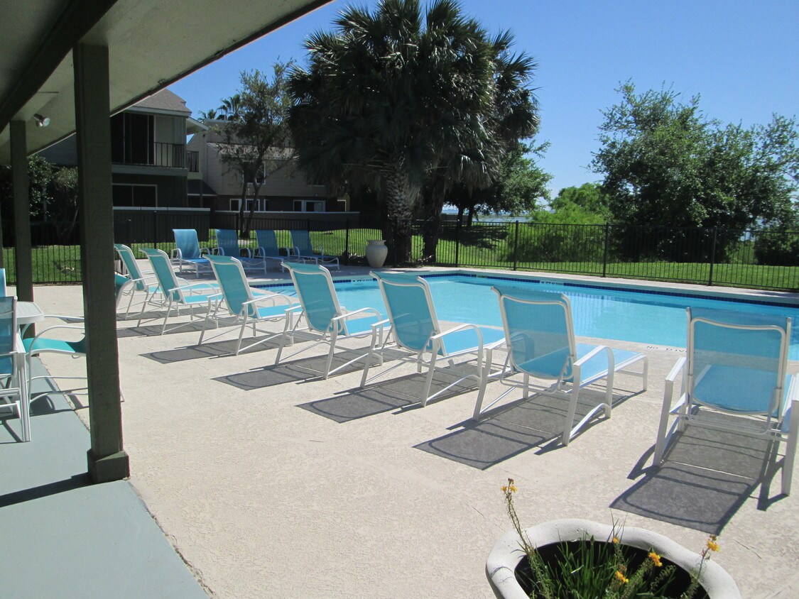 Lands End Apartments in Portland, TX