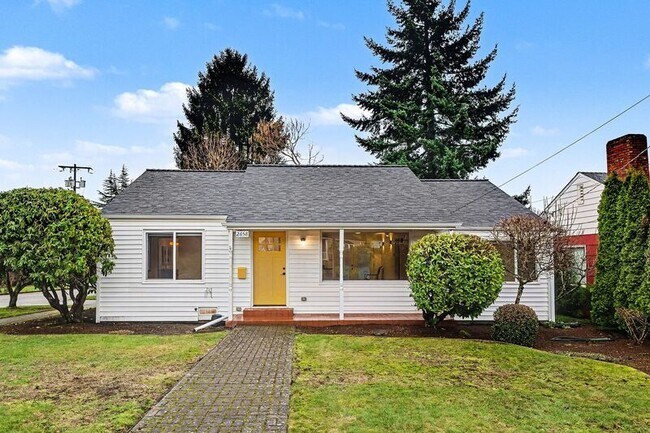 Foto del edificio - 2658 35th Ave W