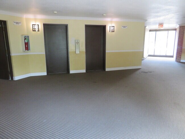 Foto del edificio - 5348 N Cumberland Ave