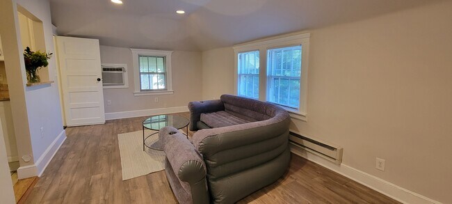 Building Photo - 9 Lincoln St