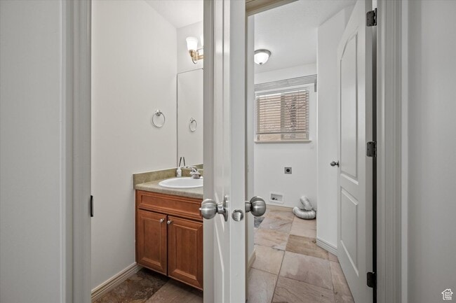 Building Photo - Amazing Cottonwood Heights 4bd/3ba home! G...