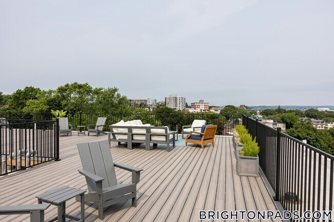 Foto del edificio - 249 Corey Rd