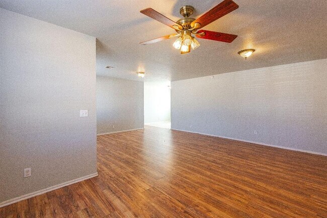 Foto del edificio - 733 N Norman Ave