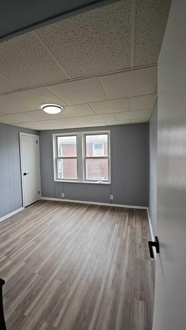 Foto del edificio - 108 E Gibbons St