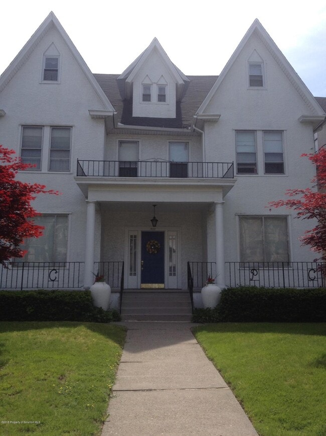 Building Photo - 622 N Main St