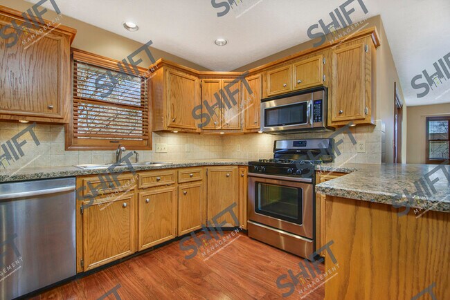 Building Photo - 4180 Ivanrest -- Spacious and Inviting home