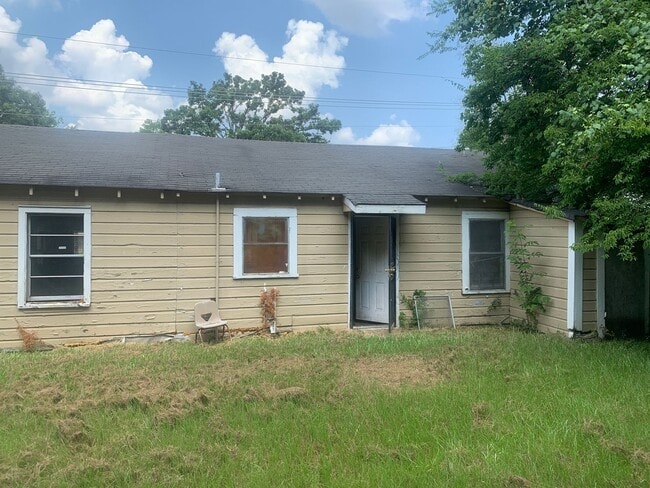 Building Photo - 5613 Broadway Ave