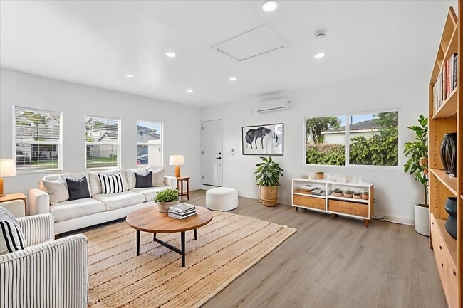 Building Photo - 2101 E 63rd St