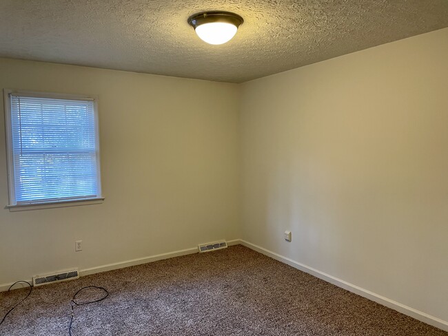 Building Photo - 139 Deer Creek Dr