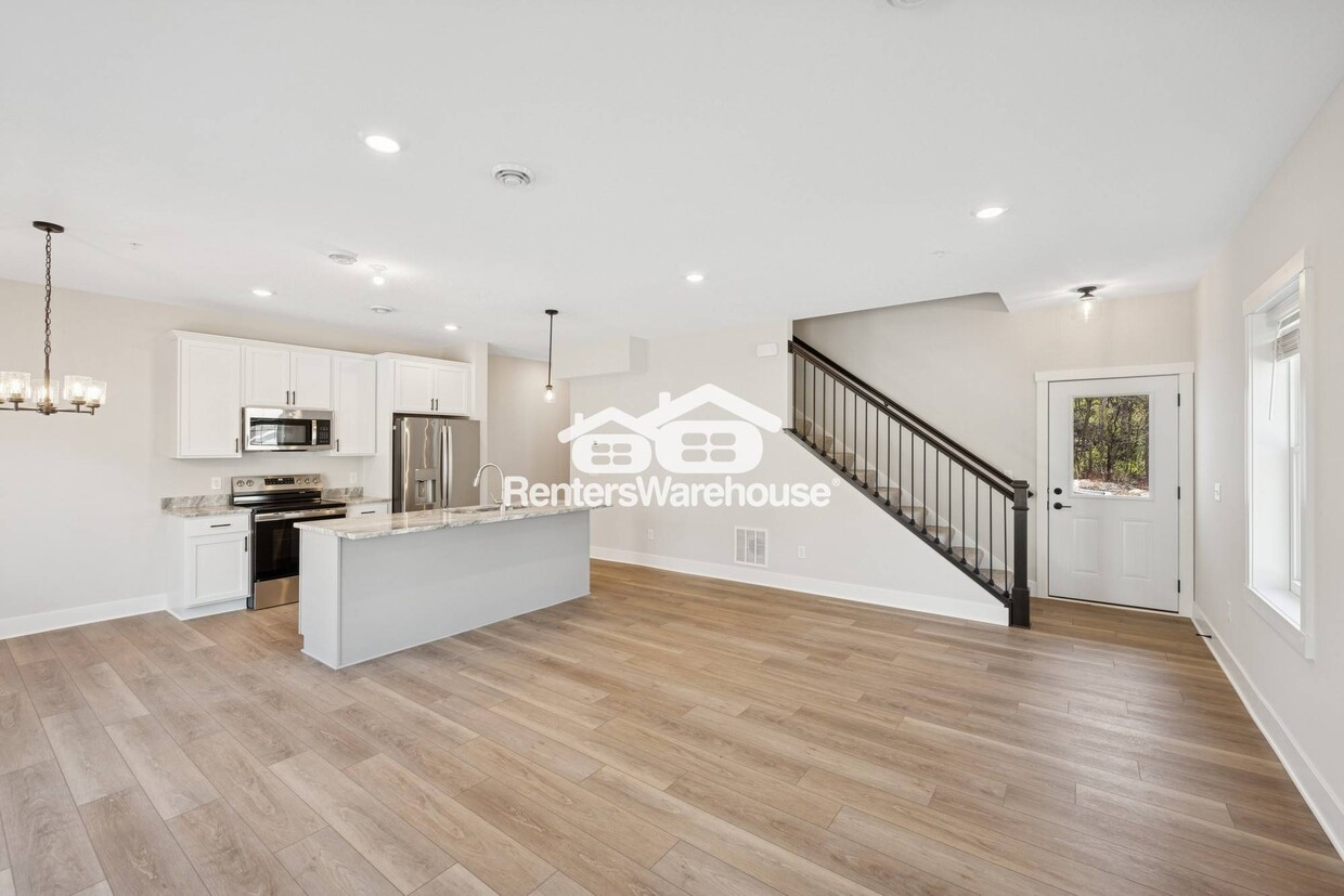 Foto principal - 3415 Douglas Dr N