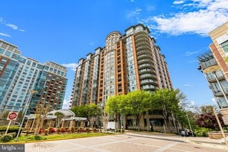 Building Photo - 8220 Crestwood Heights Dr Building Photo - 8220 Crestwood Heights Dr