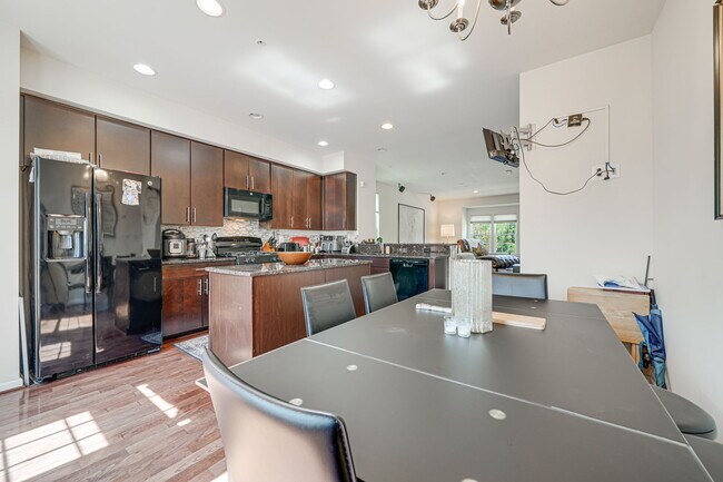 Building Photo - 3717 Commodore Joshua Barney Dr NE