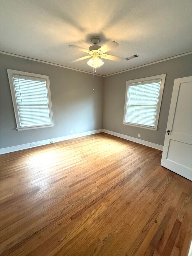 Foto del edificio - ** 3 bed 2 bath located in Cloverdale ** C...