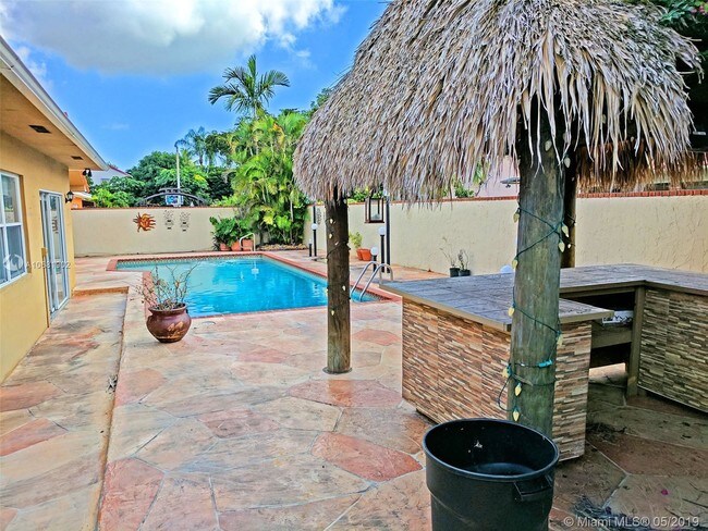 Foto del edificio - 9010 SW 11th St