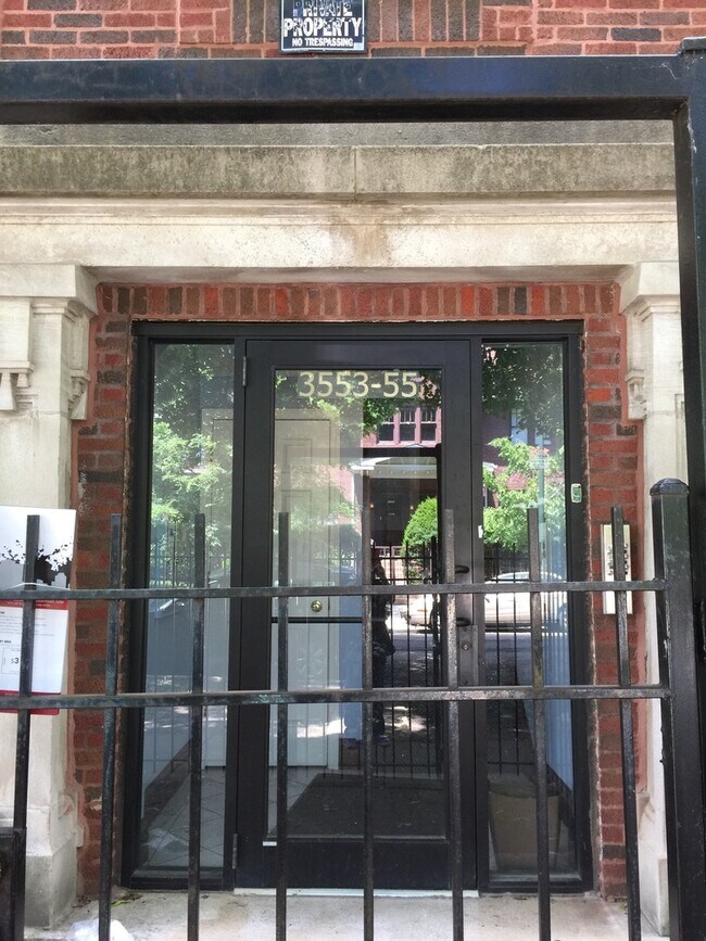 3555 W AINSLIE St Unit 2, Chicago, IL 60625 Room for Rent in Chicago