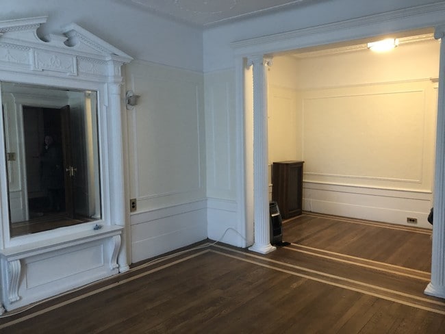 Building Photo - 457 Ovington Ave