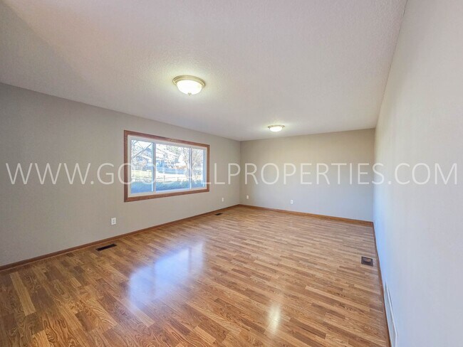 Foto del edificio - Beautiful 4-Bedroom Home in Johnston – with Finished basement and bonus room and a fenced yard.