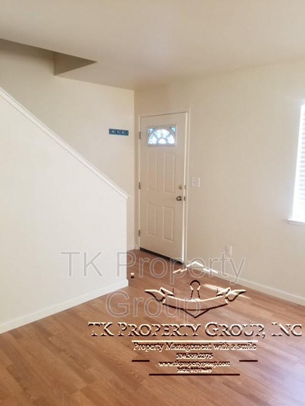 Building Photo - 1335 Oak Ridge Dr