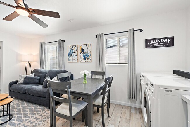 Building Photo - 2302 W Colter St