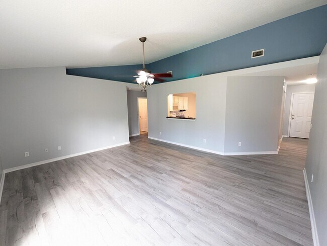 Building Photo - 8601 Laredo St