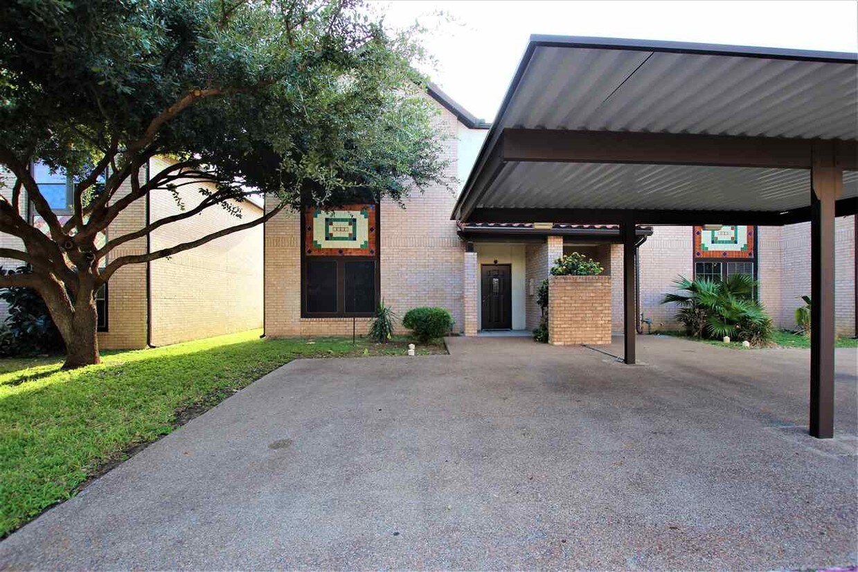 2445 Monarch Dr Unit 1001, Laredo, TX 78045 Condo for Rent in Laredo
