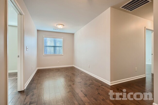 Building Photo - 5959 Wolf Creek Dr