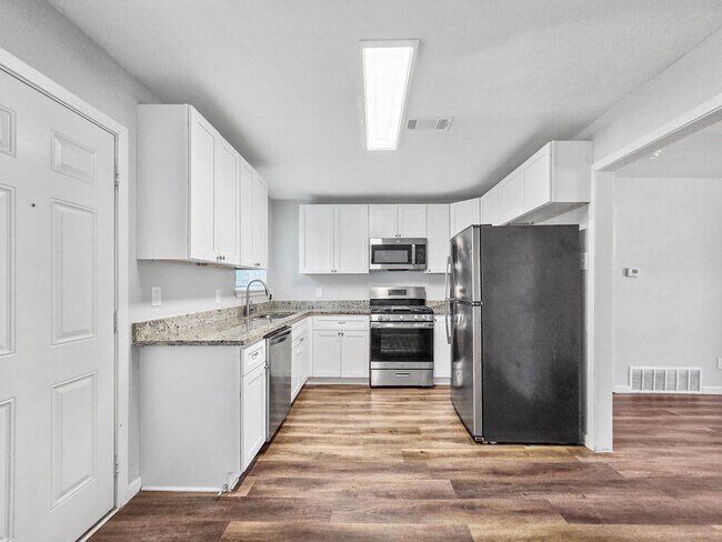 Building Photo - 3 BR/1BA | Updated Single Family Home | 1-Car Covered Parking | Gated backyard !