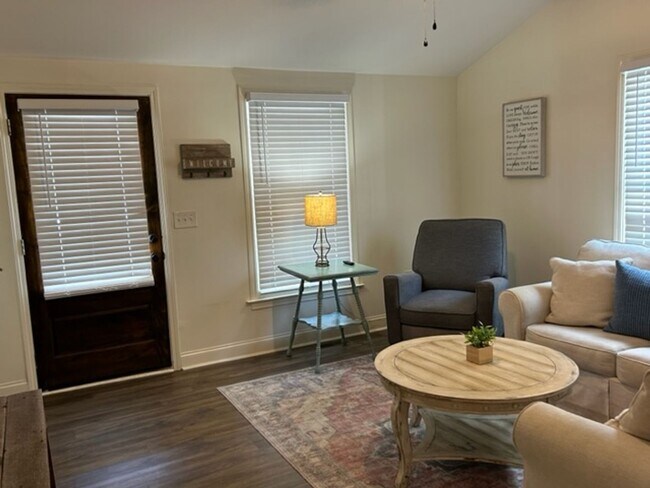 Foto del edificio - 602-606 W 10th St