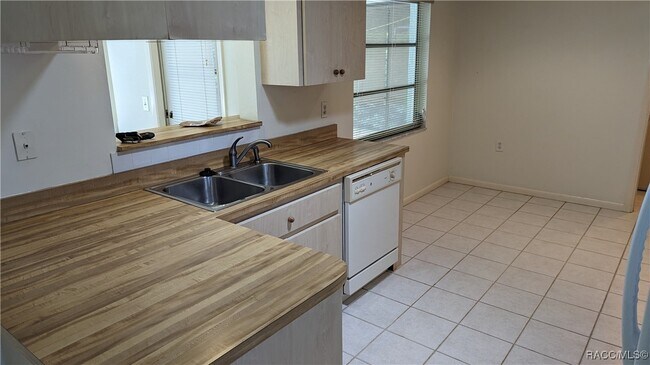 Foto del edificio - 52 S J Kellner Blvd