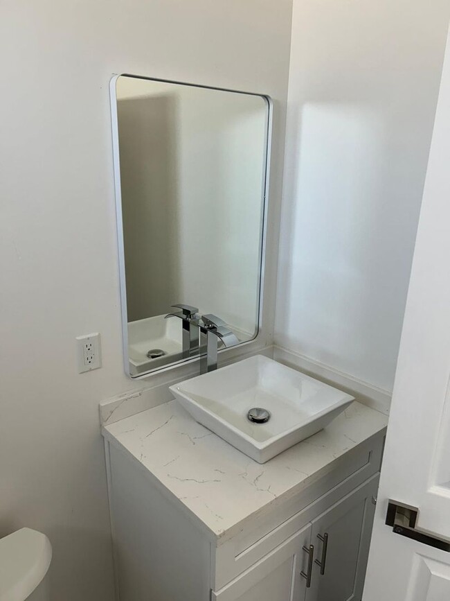 Foto del edificio - 9308 E Ave T 6