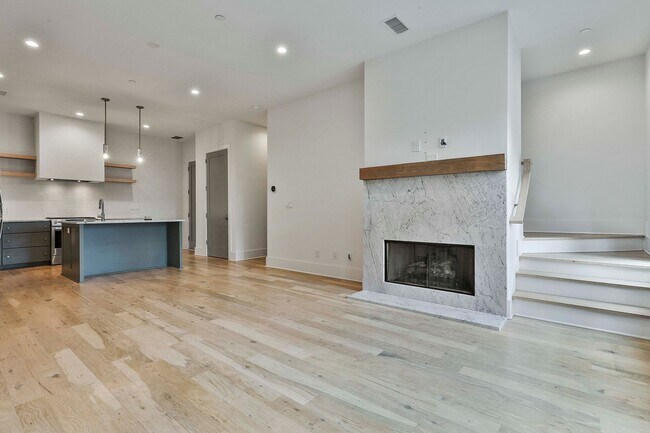 Building Photo - 335 Sage Ln