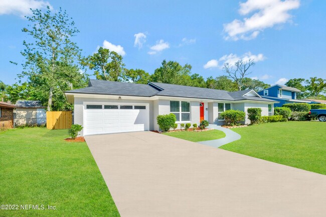 Foto del edificio - 4063 Greenwillow Ln E
