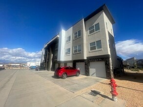 Building Photo - 5801 S Garnet Dr