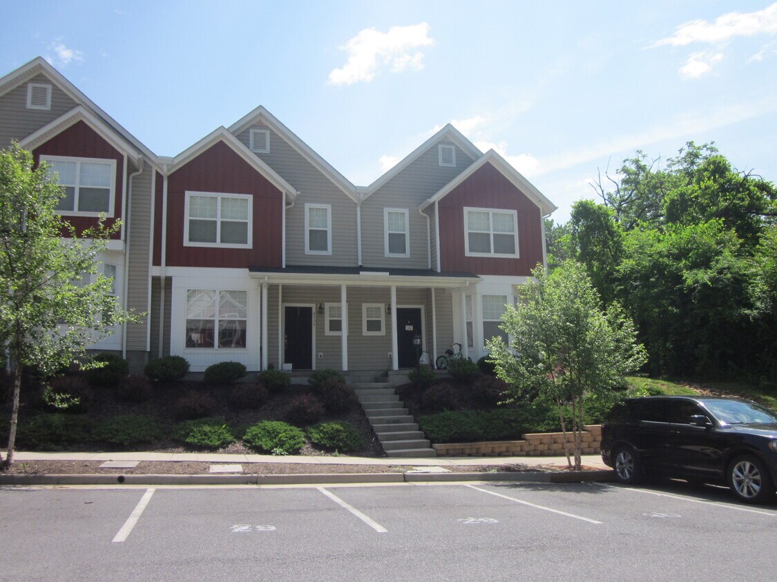 Primary Photo - 2434 N Berkshire Rd