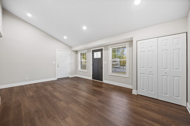Building Photo - 237 Elmwood Cir