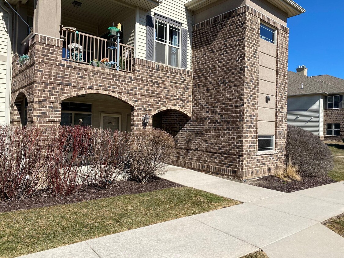 2933 W Drexel Ave Unit 505, Franklin, WI 53132 Condo for Rent in