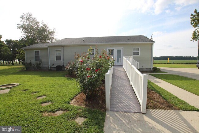 Building Photo - 26499 Hollyville Rd