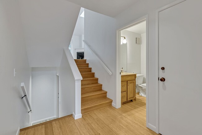 Foto del edificio - Hawthorne Hills 3 bed 1.75 bath townhome