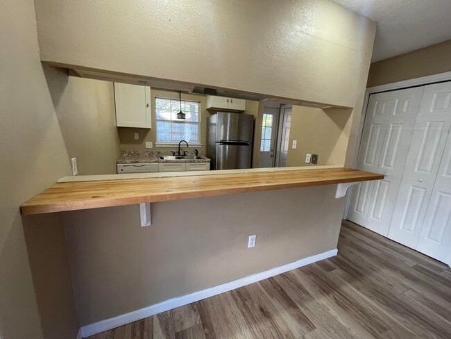 Foto del edificio - 607 W Sunset Blvd