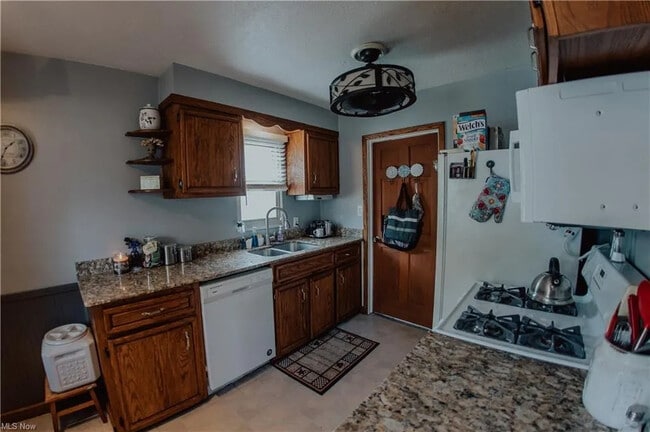 Building Photo - 239 Kempton Dr