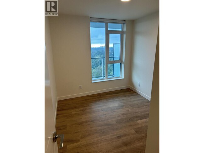 Photo du bâtiment - 308 Alderson Ave