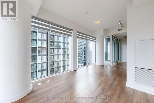 Building Photo - 158 Front St E