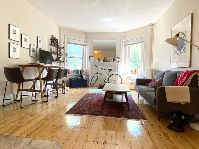 Building Photo - 1069 Beacon St