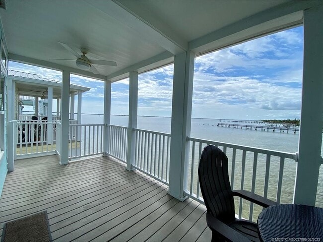 Building Photo - 431 NE Intercoastal Dr