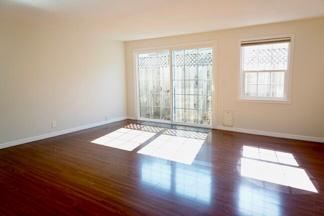 Foto del edificio - 10748 Westminster Ave