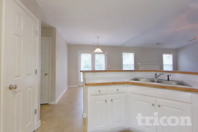 Building Photo - 460 Vinemont Ridge